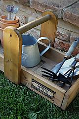 Nábytok - Prenosná drevená debnička do záhrady - 11992592_