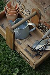 Nábytok - Prenosná drevená debnička do záhrady - 11992595_