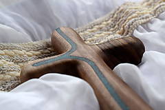 Dekorácie - Svadobný krížik z orechového dreva - 11998443_