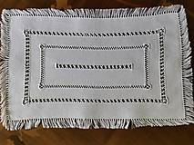 Úžitkový textil - Ručne vyšívaný obrus - 11999000_