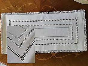 Úžitkový textil - Ručne vyšívaný obrus (33x67 cm - Biela) - 11998939_