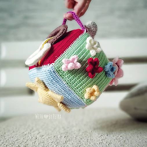 Hračky - Montessori hracia kocka - háčkovaná - 12009257_