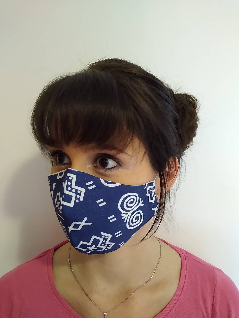 Dizajnové rúško Čičmany tvarované dvojvrstvové