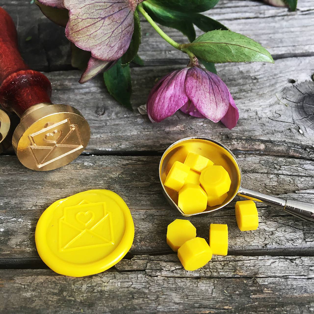 pečatný vosk (granulát, 20 ks) (23. žltá)