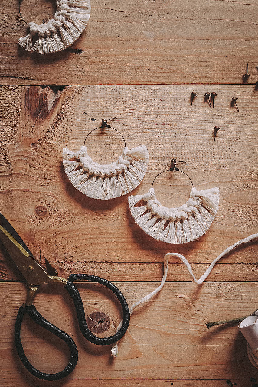 Macramé náušnice II. (prírodná biela so zlatou)