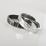 Prstene - Sme párik Odvážnych / strieborné obrúčky Ag925 (Štruktura+patina) - 12013673_