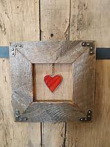 Obraz s rámom zo starého dreva - Vitrážne červené srdce