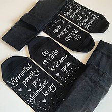 Ponožky, pančuchy, obuv - Maľované ponožky pre novomanželov s nápisom "Výnimočné ponožky pre výnimočné kroky/ Od (dátum) kráčame spolu (čierne) - 12018030_