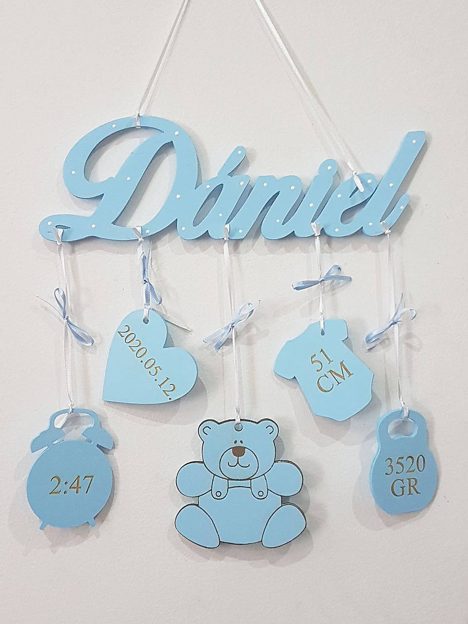 Drevené meno s údajmi o narodení + macko Blue