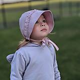 Detské čiapky - Mušelínový čepiec s volánmi light pink - 12030775_