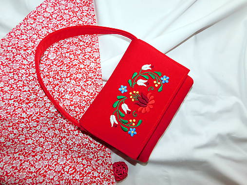 Kabelky - Ručne vyšívaná kabelka - 12032739_