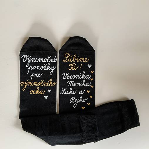 Maľované čierne ponožky s nápisom "Výnimočné ponožky pre výnimočného ocka / Ľúbime ťa...mená detí"