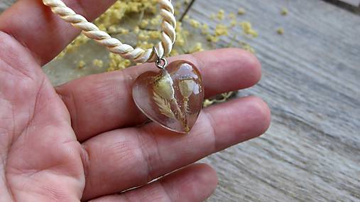 Náhrdelníky - Živicové srdce - chirurgická oceľ (AKCIA s makovičkami, č. 3198) - 12035512_
