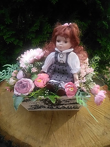 Dekorácie - vintage aranžmán staroružový s bábikou - 12039624_