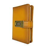 Papiernictvo - Malý kožený zápisník na heslový zámok, ručne tieňovaný, žltá farba - 12046866_