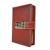 Papiernictvo - Malý kožený zápisník na heslový zámok, ručne tieňovaný, tmavo červená farba - 12047378_