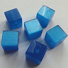 Korálky - Živicové korálky-kocka-1ks (10mm-modrá) - 12050733_
