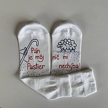 Ponožky, pančuchy, obuv - Motivačné maľované ponožky s nápisom: "Pán je môj pastier!" (Biele 2 s obrázkom pastierskej palice a ovečky) - 12051452_