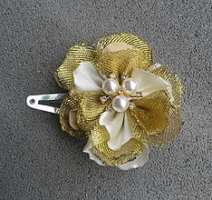 Detské doplnky - Smotanová saténová čelenka so zlatým kvetom zo stúh (sponka pukačka) - 12053948_