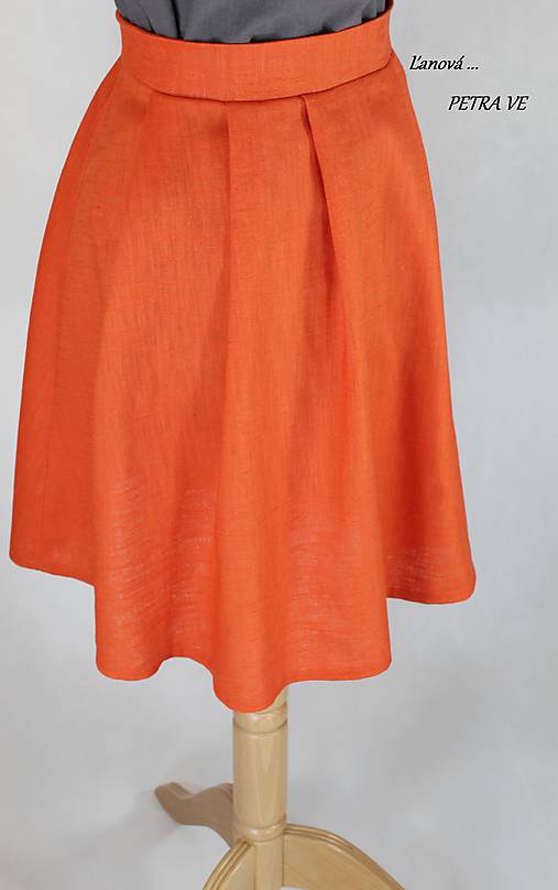 Dámska sukňa - skladaná, oranžová