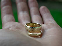 Prstene - Obrúčky životom tepané /polguľaté zo zlata/ (14K žlté zlato) - 12077822_