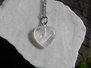 Náhrdelníky - little cristall heart (krištáľ srdce na retiezke) - 12080344_