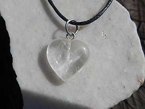 Náhrdelníky - little cristall heart (krištáľ srdce na šnúrke) - 12080354_
