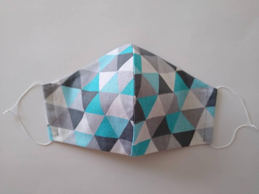 Dizajnové rúško trojuholníky modré tvarované dvojvrstvové