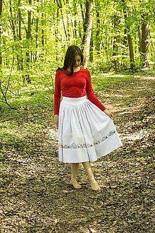 Sukne - Biela skladaná folklórna sukňa s výšivkou – Detva - 12111124_