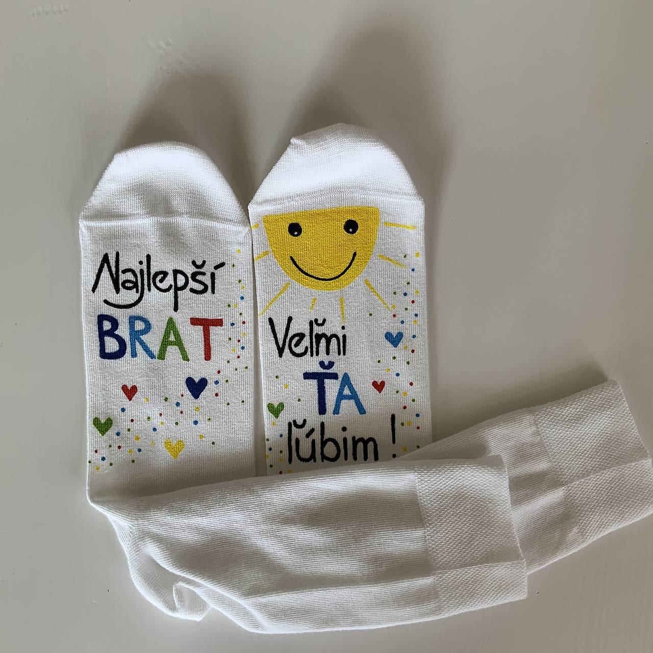 Maľované ponožky so slniečkom a srdiečkami a nápisom na želanie  (najlepšieho BRATA)