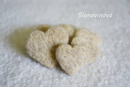 Detské doplnky - Rekvizity na fotenie novorodencov - plstené srdiečka (Malé srdiečko - slonovinové) - 12109928_