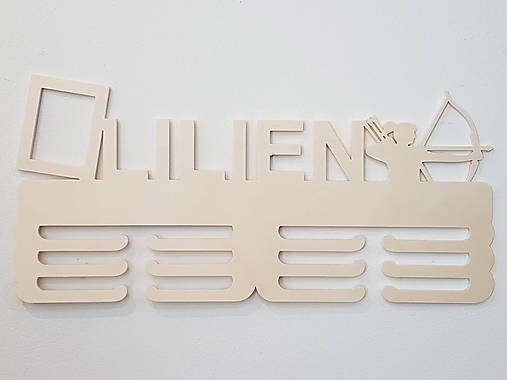 Drevený vešiak na medaily s fotorámikom menom a športom 45cm