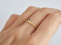 Prstene - 585/1000 zlatý zásnubný prsteň s prírodným čierným diamantom - 12117963_