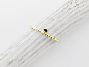 Prstene - 585/1000 zlatý zásnubný prsteň s prírodným čierným diamantom  (žlté zlato) - 12117966_
