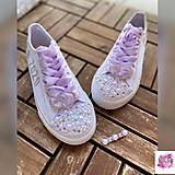 Ponožky, pančuchy, obuv - Svadobné tenisky vo farbe Levandule - 12117910_