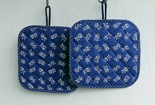 Úžitkový textil - Chňapka - farebné varianty (modrotlačové ružičky) - 12120229_