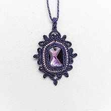 Náhrdelníky - Macramé náhrdelník, macramé prívesok (fialový) - 12122399_