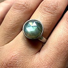 Prstene - Elegant Labradorite Stainless Steel Ring / Elegantný prsteň s modrým labradoritom z chirurgickej ocele /2062 - 12127139_