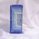 Dekorácie - Váza modrobiela črepové sklo výška 30 cm hranatá dúhový vzor - 12124709_