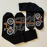 Ponožky, pančuchy, obuv - Maľované čierne ponožky s bicyklom a menom (pre otca a syna (sada)) - 12135592_