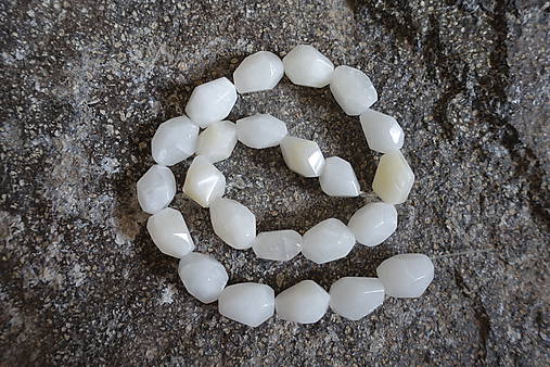  - Jadeit biely 21x10 - 12142010_