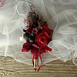 Svadobné pierka - svadobné pierko ženích- burgundy - 12143115_