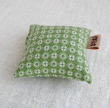 Úžitkový textil - FILKI šupkové mačkátko (zelené drobno folkové) - 12145435_
