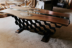 Nábytok - Jedálenský stôl (Med v dreve). - 12149713_