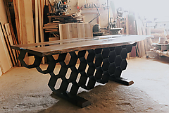 Nábytok - Jedálenský stôl (Med v dreve). - 12149717_