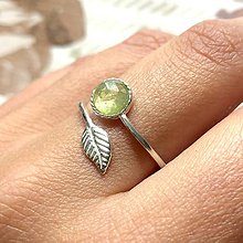 Prstene - Simple Leaf Light Green Tourmaline Ag925 Ring / Strieborný prsteň so zeleným turmalínom - 12152814_