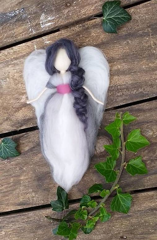 Dekorácie - Anjel z ovčieho rúna na zavesenie - 12154942_