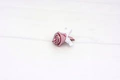 Svadobné pierka - Pierko svetlá staroružová ruža - 12159484_