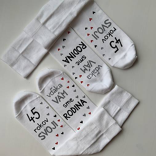 Maľované ponožky k výročiu svadby ako darček od deti (biele)