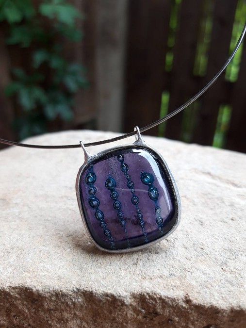 Náhrdelníky - Sklenený prívesok/fialová a tmavomodrá - 12180746_